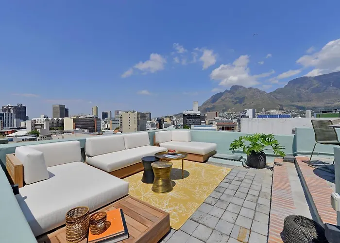 Bo-Kaap Elegance Historic Luxury & Mountain Views